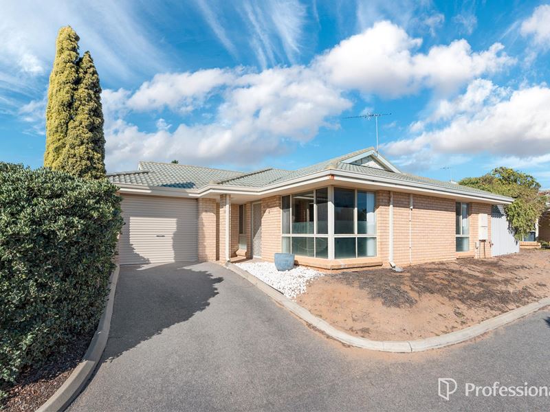 2/4 McDermott Avenue, Wandina WA 6530