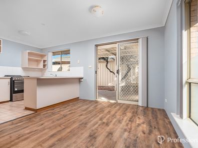 2/4 McDermott Avenue, Wandina WA 6530