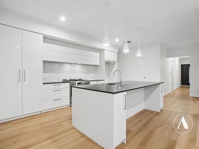 4 Oaklawn Street, Hilbert WA 6112