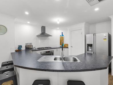 18 Zappeion Entrance, Landsdale WA 6065