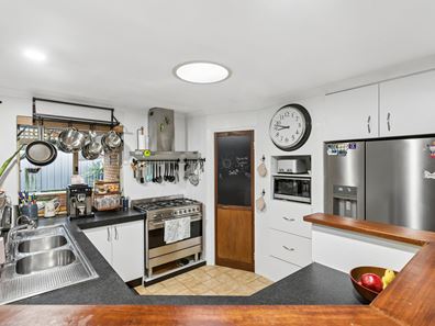 7 Burham Court, Marangaroo WA 6064