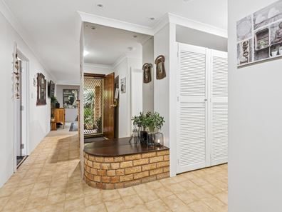 7 Burham Court, Marangaroo WA 6064