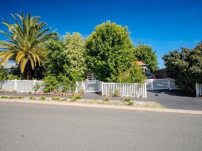 4 Trephina Mews, Clarkson WA 6030
