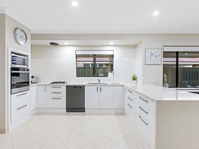 8 Meadowbank Way, Landsdale WA 6065
