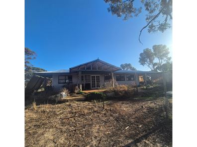 8 Cook Street, Kondinin WA 6367