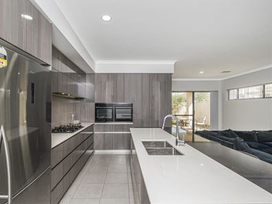 4 Pierrepoint Loop, Champion Lakes WA 6111