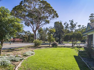 55 Lefroy Street, Moora WA 6510