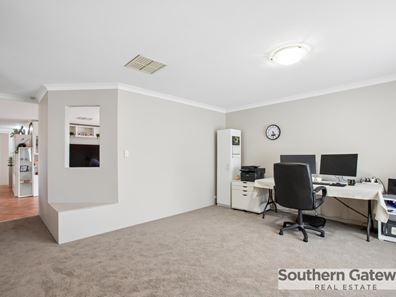 3 Cawdor Lane, Orelia WA 6167