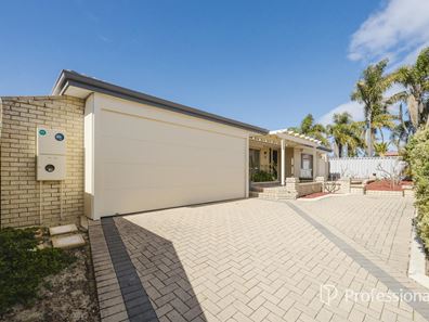 10 Redwood Court, Alexander Heights WA 6064