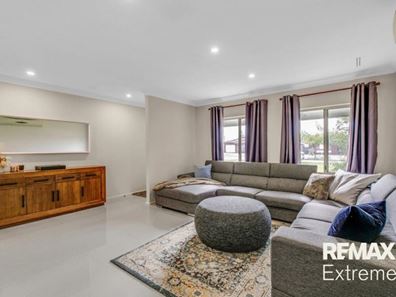 6 Nanovich Avenue, Girrawheen WA 6064