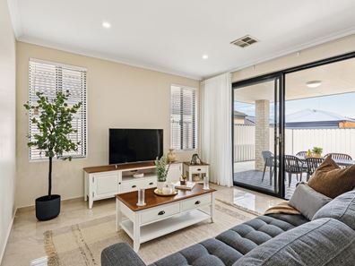 25 Torino Crescent, Piara Waters WA 6112