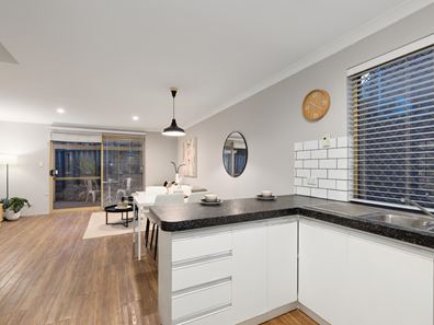2/70 Kinsella Street, Joondanna WA 6060