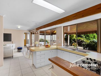 8 Lakehill Gardens, Edgewater WA 6027