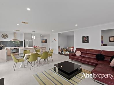 17 Willandra Parkway, Wandi WA 6167