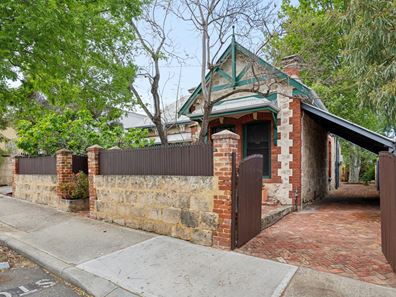 35 Alma Street, Fremantle WA 6160