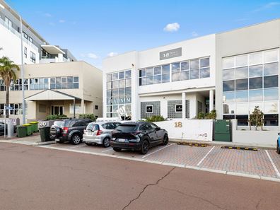 10/18 Kearns Cres, Ardross WA 6153