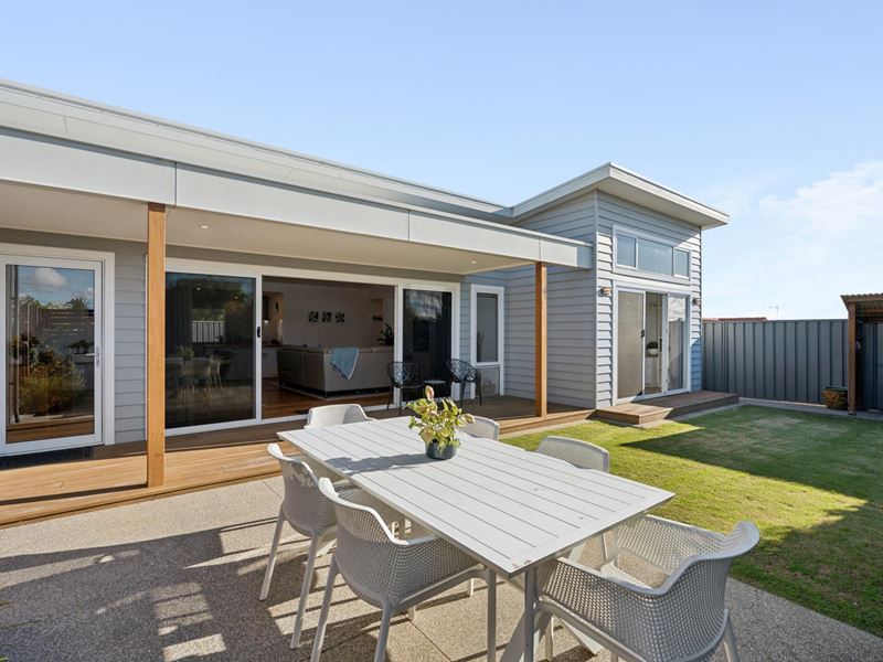 2 Eclipse Crescent, Kallaroo WA 6025