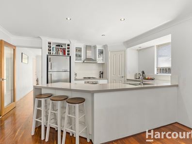 16 Santalum Circus, Halls Head WA 6210
