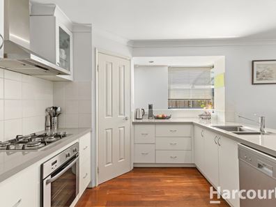 16 Santalum Circus, Halls Head WA 6210