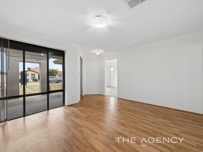 21 Glasgow Way, Seville Grove WA 6112