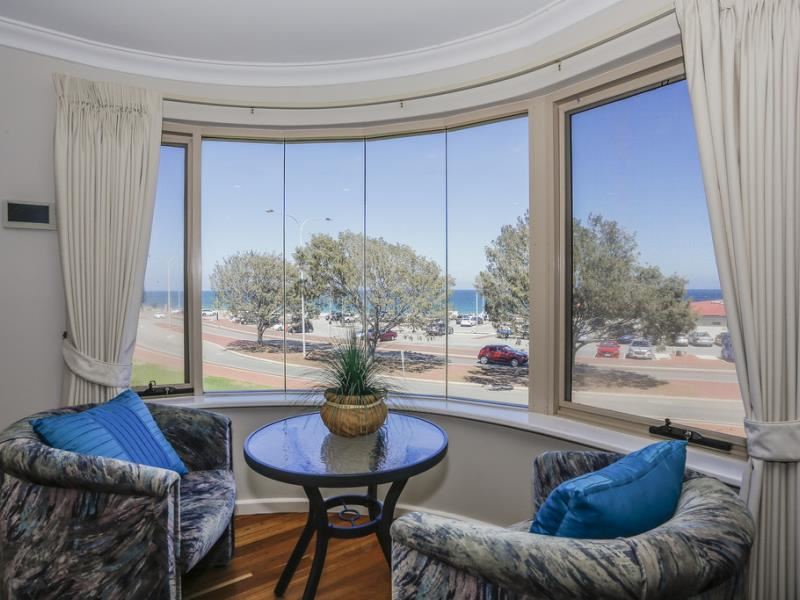 85/160 West Coast Drive, Sorrento WA 6020