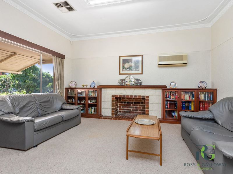 12 North Lake Road, Alfred Cove WA 6154