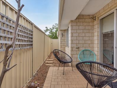 79 Leisure Way, Halls Head WA 6210