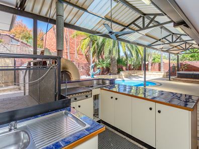 21 Coronet Court, Thornlie WA 6108