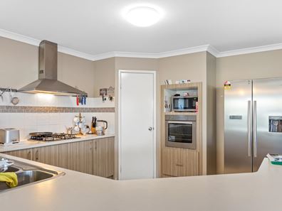 64 Barnes Avenue, Australind WA 6233
