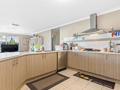 64 Barnes Avenue, Australind WA 6233