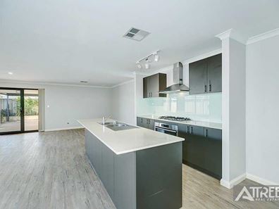21 Tordera Parkway, Piara Waters WA 6112