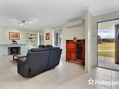 16 Battersea Road, Canning Vale WA 6155