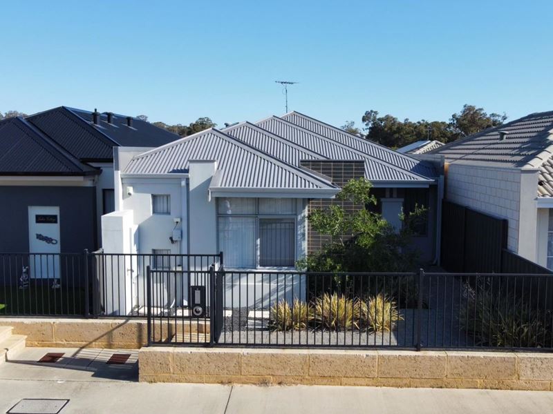 8 Rowan Way, Lakelands