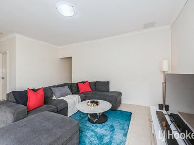 6/15 Third Avenue, Kelmscott WA 6111