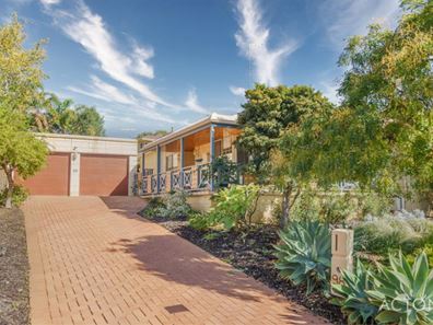 98 McLarty Road, Halls Head WA 6210