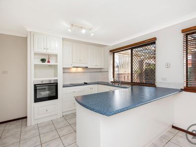 1 Yamba Court, Halls Head WA 6210