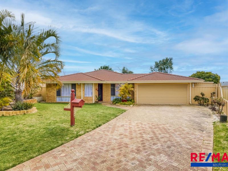 11 Fremont Place, Leeming WA 6149