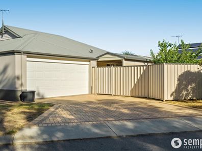 13 Charnley Bend, Success WA 6164