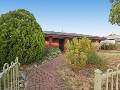 4 Cedar Way, Maddington WA 6109