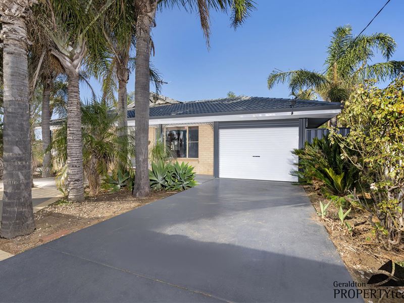 8 Hibiscus Street, Utakarra