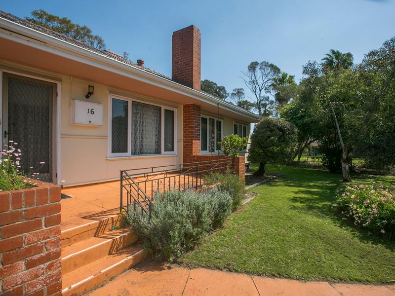 16 Towton Street, Redcliffe