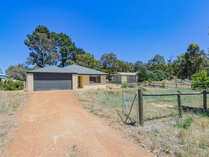 4 Gee Street, Wooroloo WA 6558