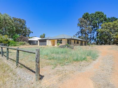 4 Gee Street, Wooroloo WA 6558