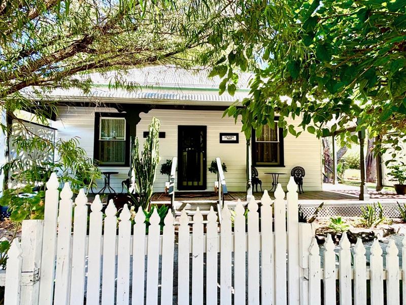 98 FOURACRE STREET, Waroona