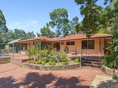 335 Wilura Road, Mundaring WA 6073