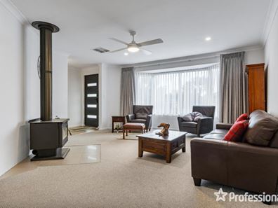 7 Falcon Close, Ballajura WA 6066