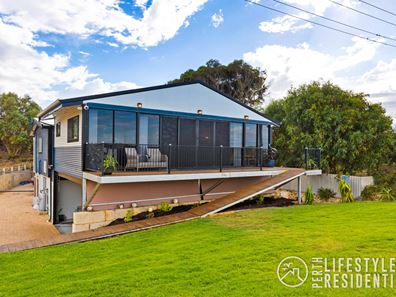 25A Gordon Street, Guilderton WA 6041