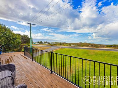 25A Gordon Street, Guilderton WA 6041