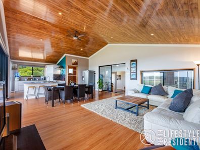 25A Gordon Street, Guilderton WA 6041