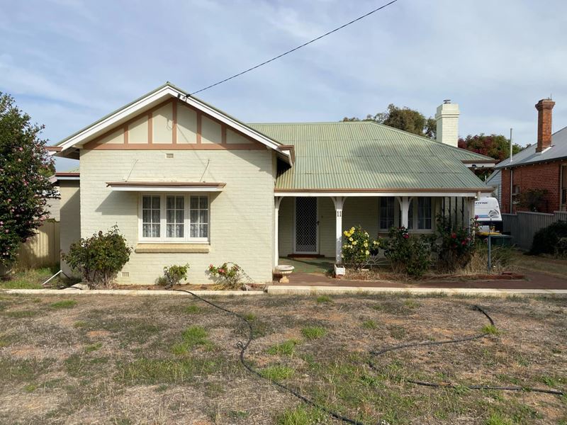 11 Falcon Street, Narrogin